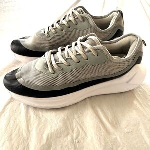 Weweya gray black Running sneakers shoes. SZ 10.5 NWOT New without tag